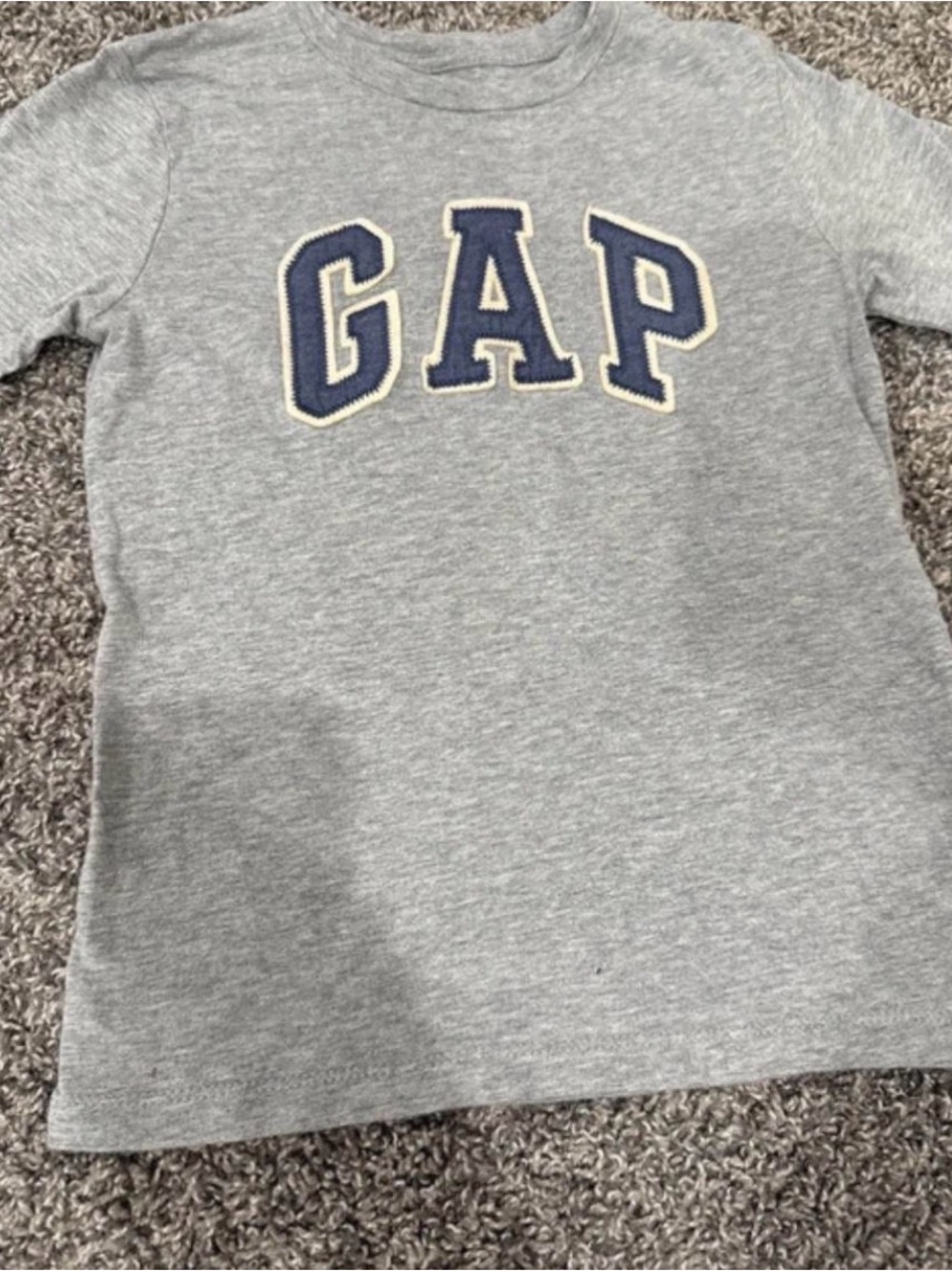 GAP Gray short Sleeve Tee with Navy Logo Appliqué
